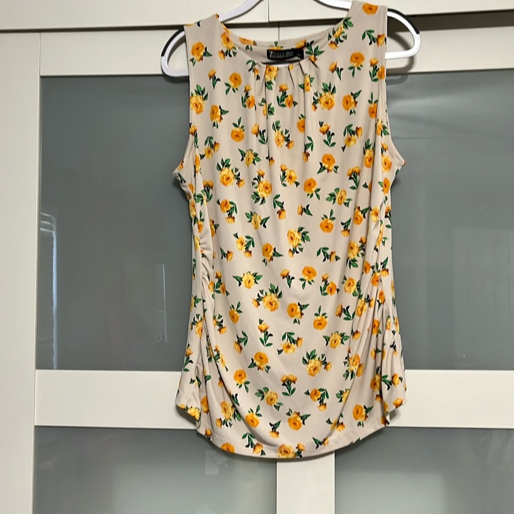 Floral non sleeves top L